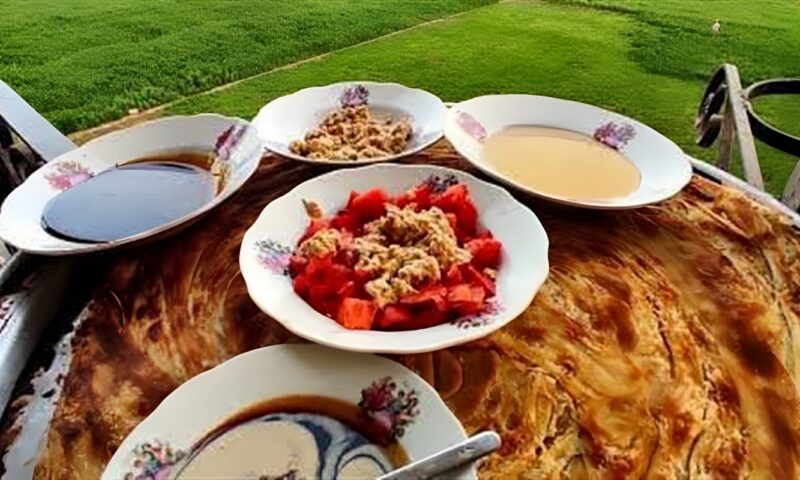 فطير مشلتت وجبنة، أهالي بهبيت الحجارة بالغربية يقدمون وجبة غذاء لوزير السياحة (فيديو)