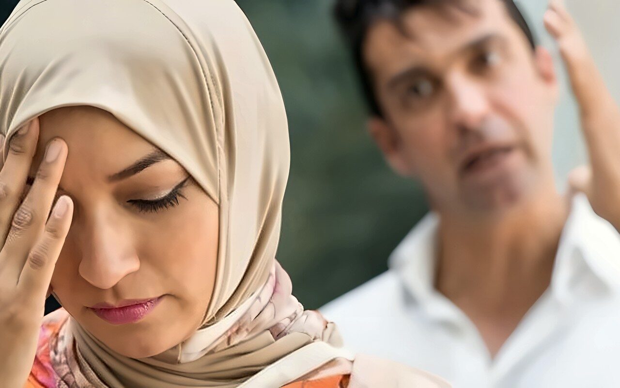 هل يقع الطلاق إذا حلف الزوج على ابنه وخالف أوامره؟.. أمين الإفتاء يجيب