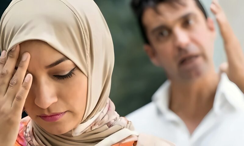 هل يقع الطلاق إذا حلف الزوج على ابنه وخالف أوامره؟.. أمين الإفتاء يجيب