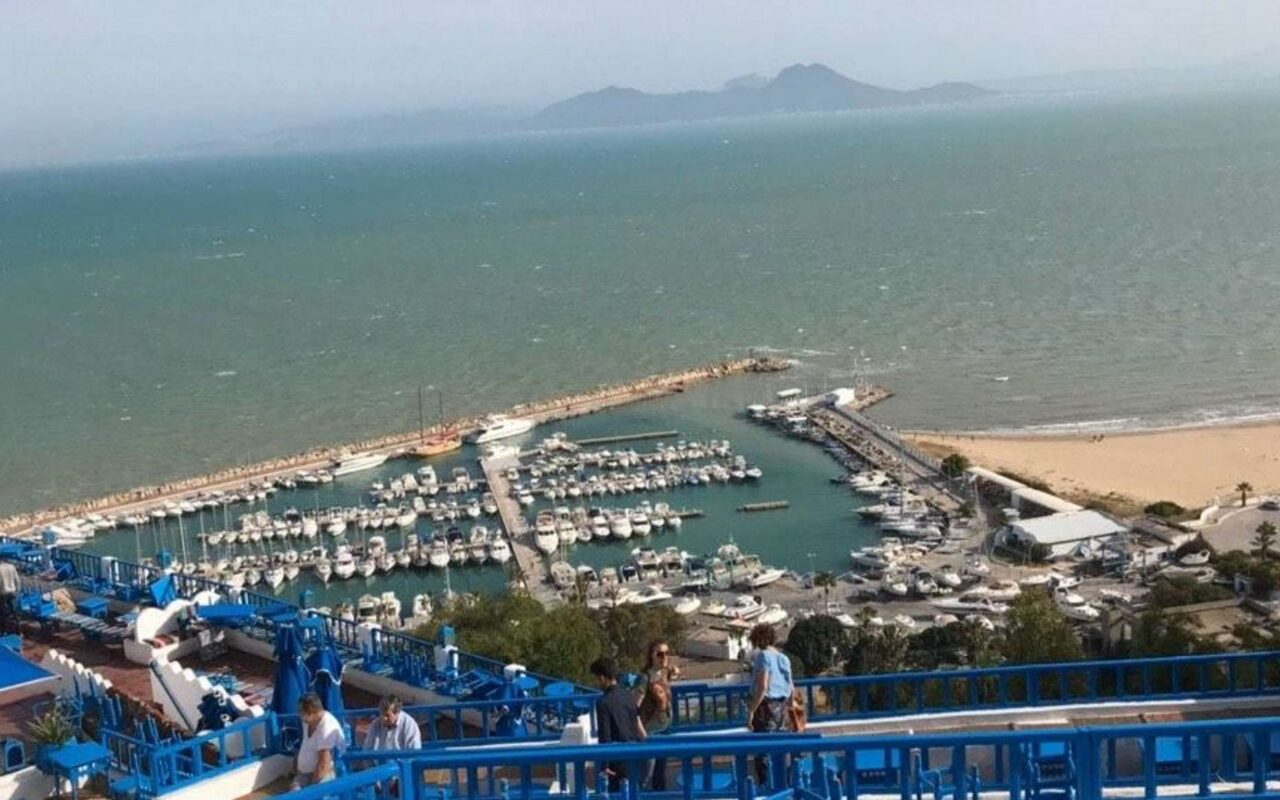 في ظل تراجع الوافدين الجزائريين والليبيين… هل تتغير خريطة السياحة التونسية؟