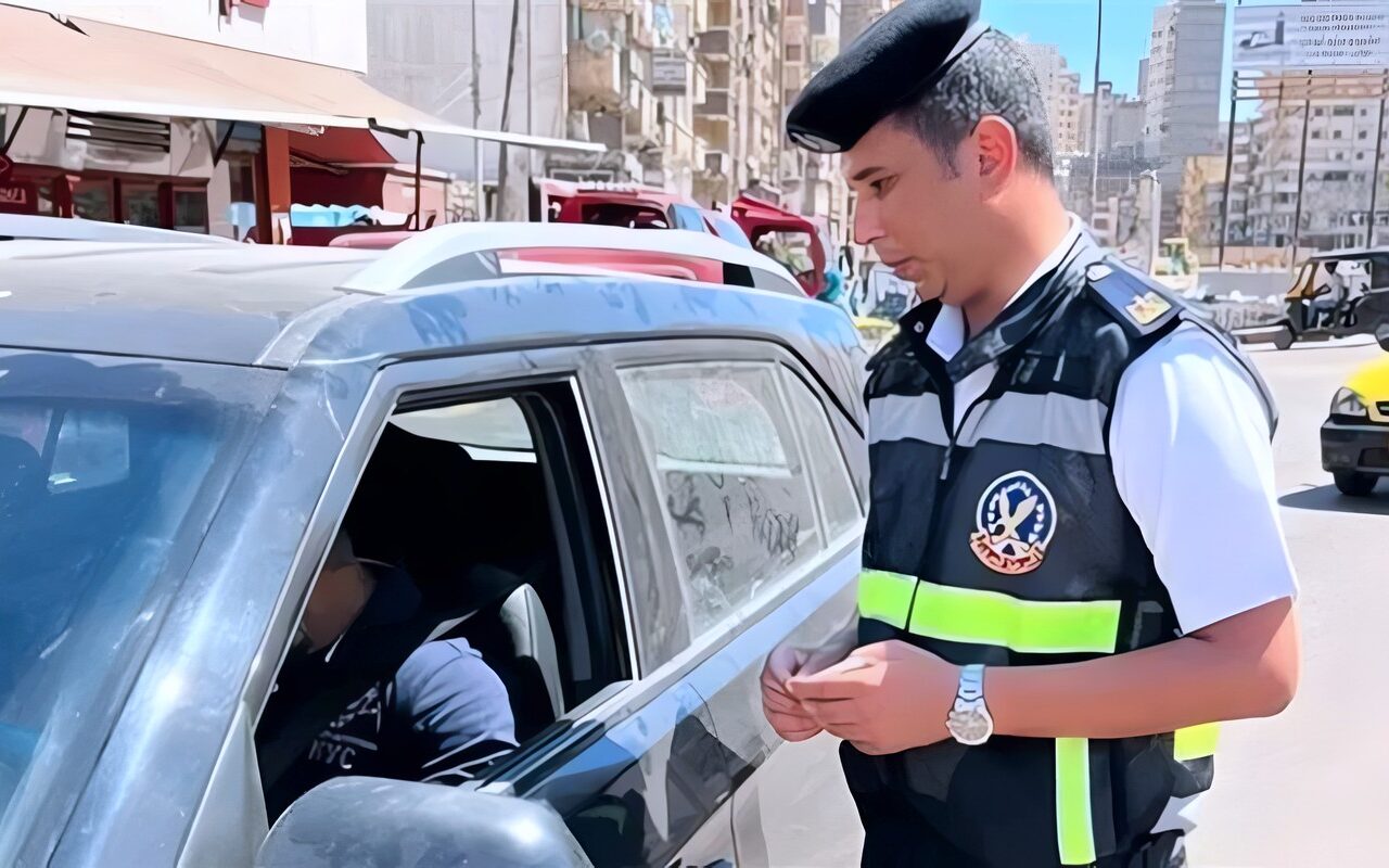 ضبط 106 آلاف مخالفة مرورية و5 أطنان دقيق مهرب و8 ملايين جنيه حصيلة الاتجار في النقد