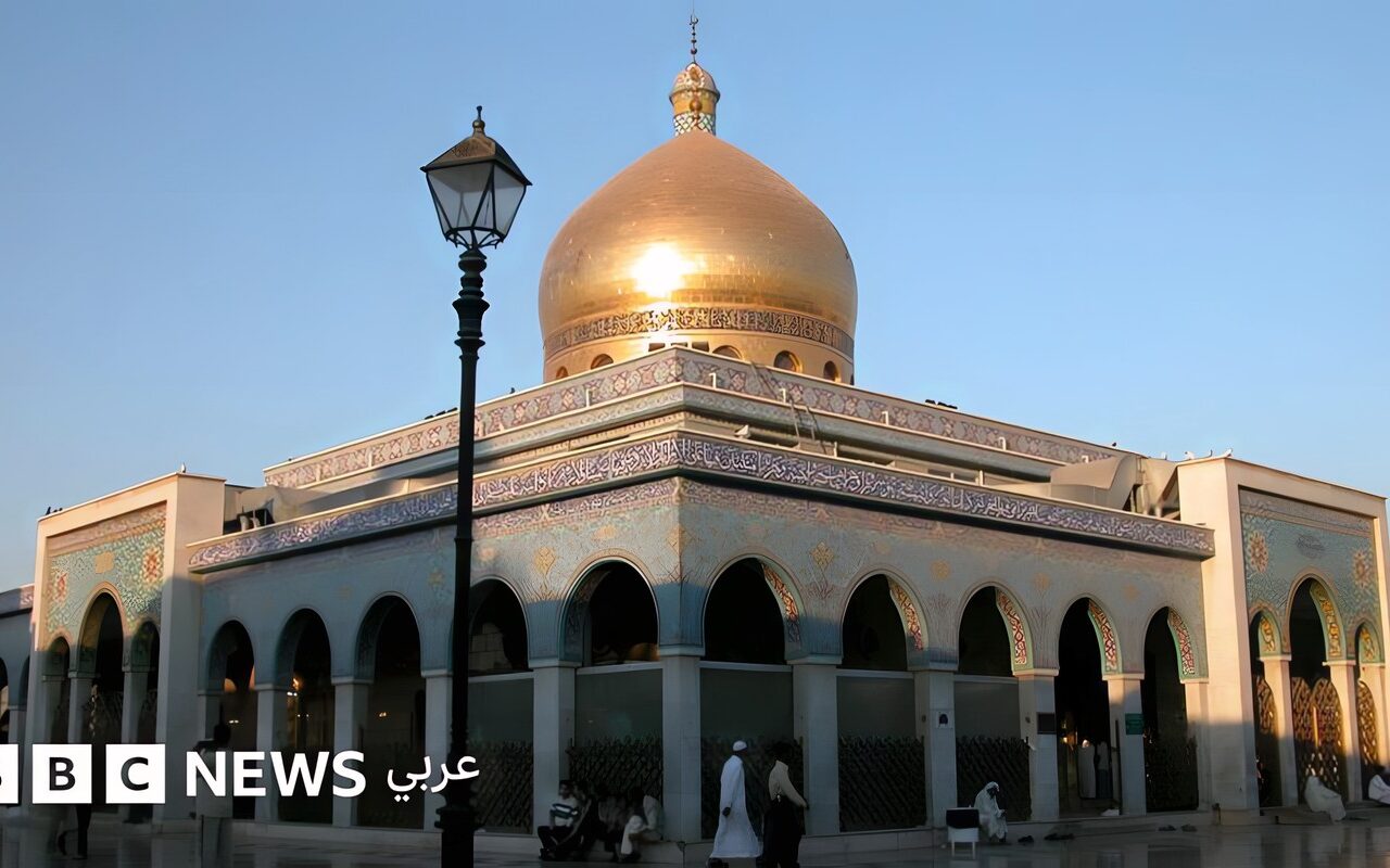 رئيس وزراء العراق يزور مقام السيدة زينب في دمشق، فما حكاية هذا المقام والمنطقة المحيطة به؟