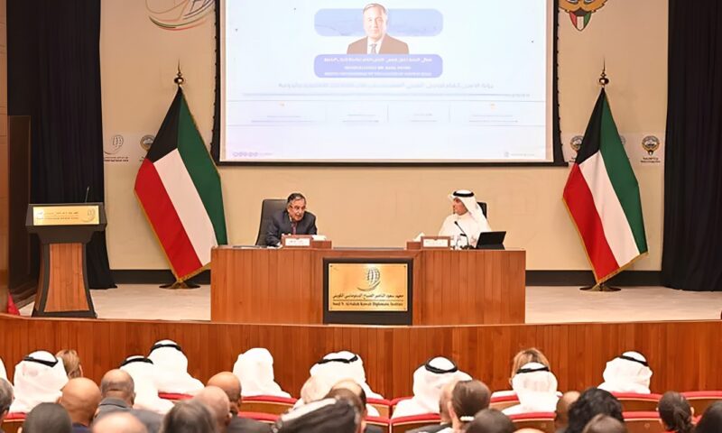 نبيل فهمي يلقي محاضرة بمعهد سعود الناصر الصباح الدبلوماسي الكويتي حول مستقبل العمل العربي المشترك