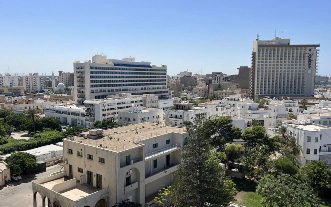 الجزائر ومصر وتونس تجدد رفضها القاطع لكل أشكال التدخلات الخارجية في شؤون ليبيا