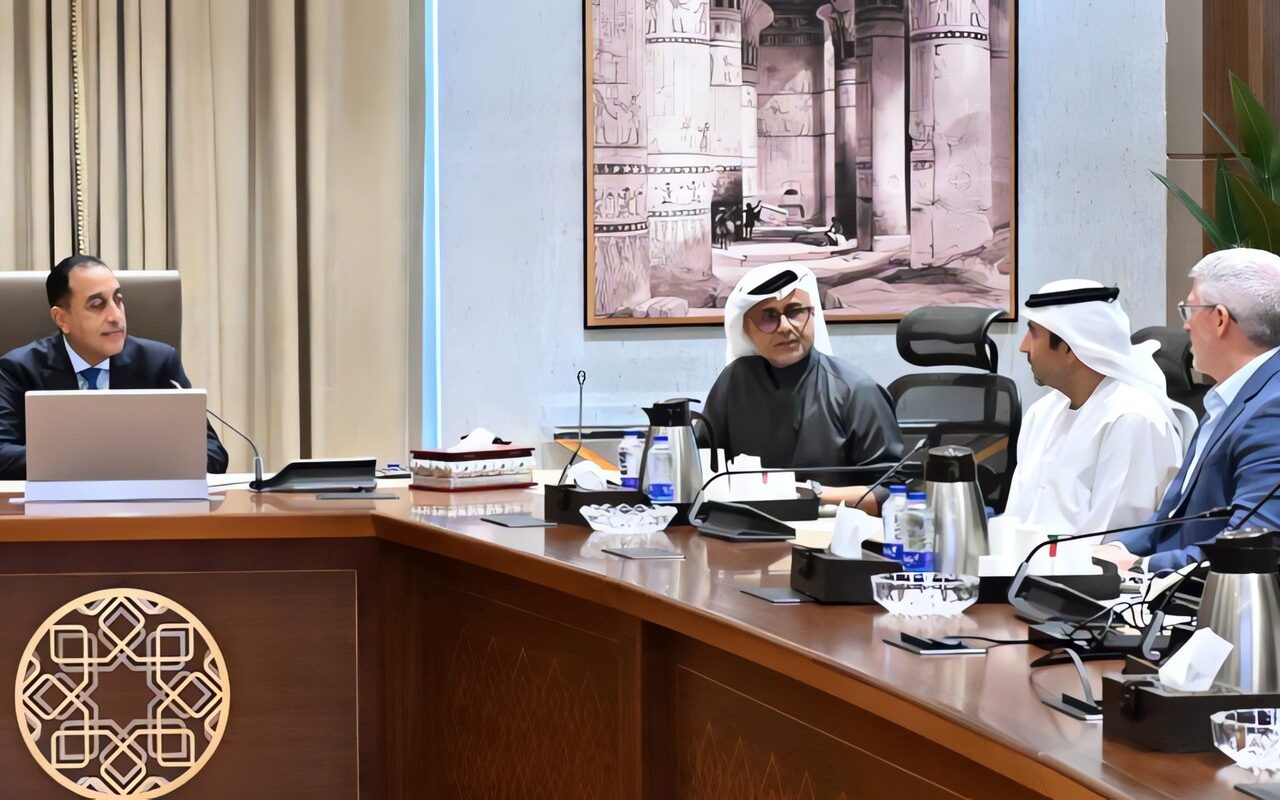 مدبولي يشدد على سرعة إنجاز مشروعات رأس الحكمة وفق المخططات المحددة