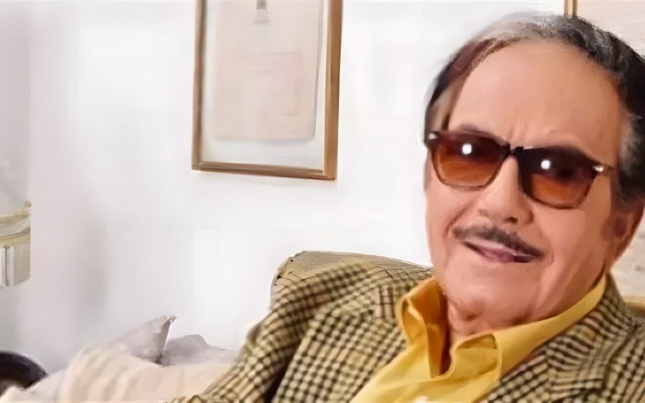 اكتشف 12 خطًا باسمه دون علمه، حفيد كمال الشناوي يطالب شركة محمول بـ10 ملايين جنيه
