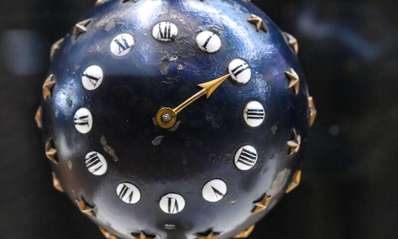 الصين تطور ساعة نووية قد تعيد تعريف دقة قياس الزمن