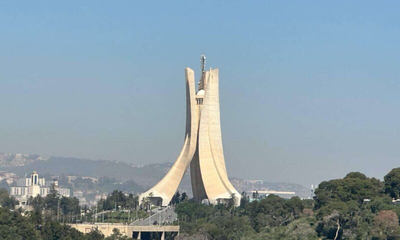 قانون المالية 2027 في الجزائر… زيادات ضرائب التبغ والكحول بين تعزيز الإيرادات وتحديات الصحة العامة
