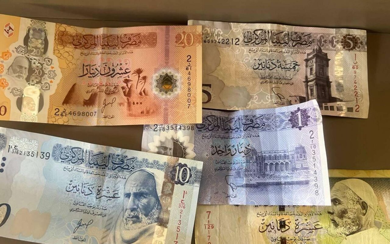 رواتب متفاوتة وامتيازات متباينة… هل يقترب ملف الأجور في ليبيا من التوحيد؟
