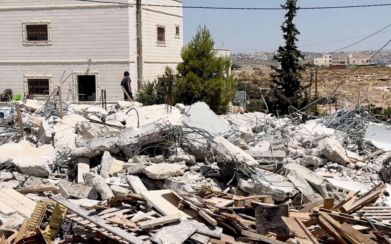 عضو المكتب السياسي في الجبهة العربية الفلسطينية: استمرار الفوضى بالضفة الغربية ينذر بانتفاضة جديدة