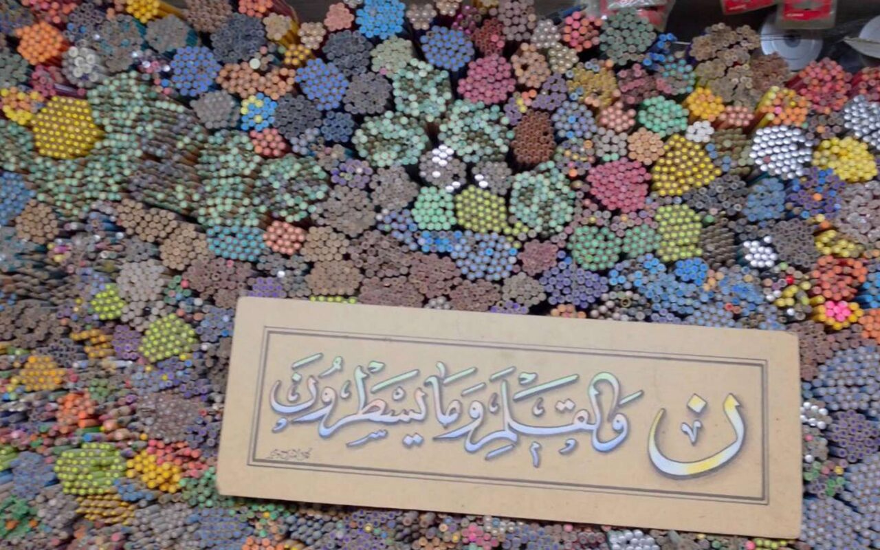 مليون قلم في محل لا يتجاوز 3 أمتار… حكاية عراقي يعشق الأقلام
