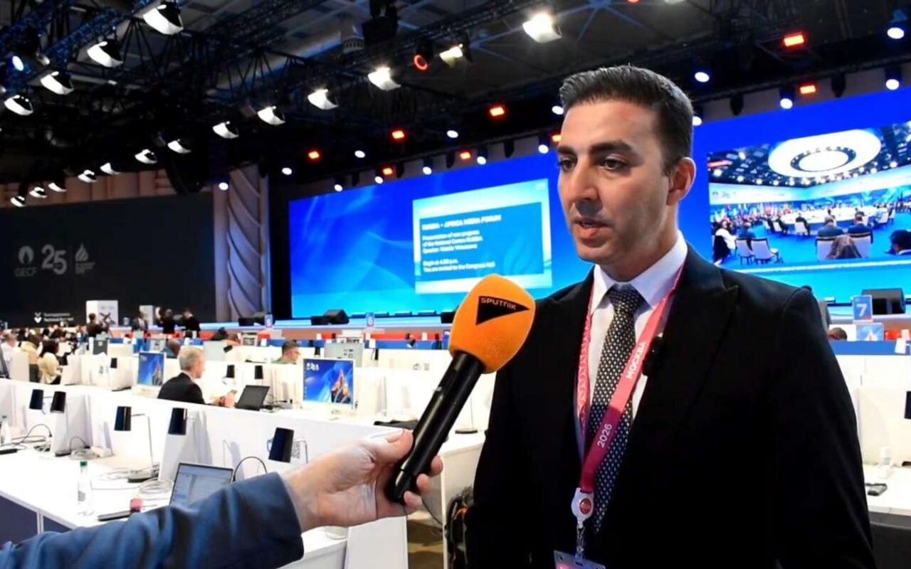 إعلامي جزائري: استقرار سوق الغاز يتطلب تحييد التجاذبات السياسية