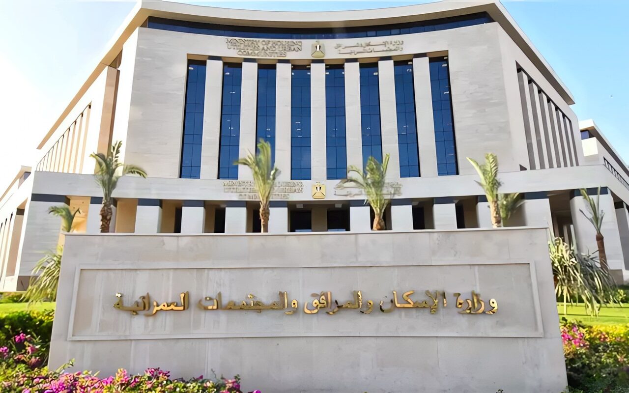 وزيرة الإسكان تصدر 4 قرارات إزالة لمخالفات بناء بالساحل الشمالي وبني سويف الجديدة