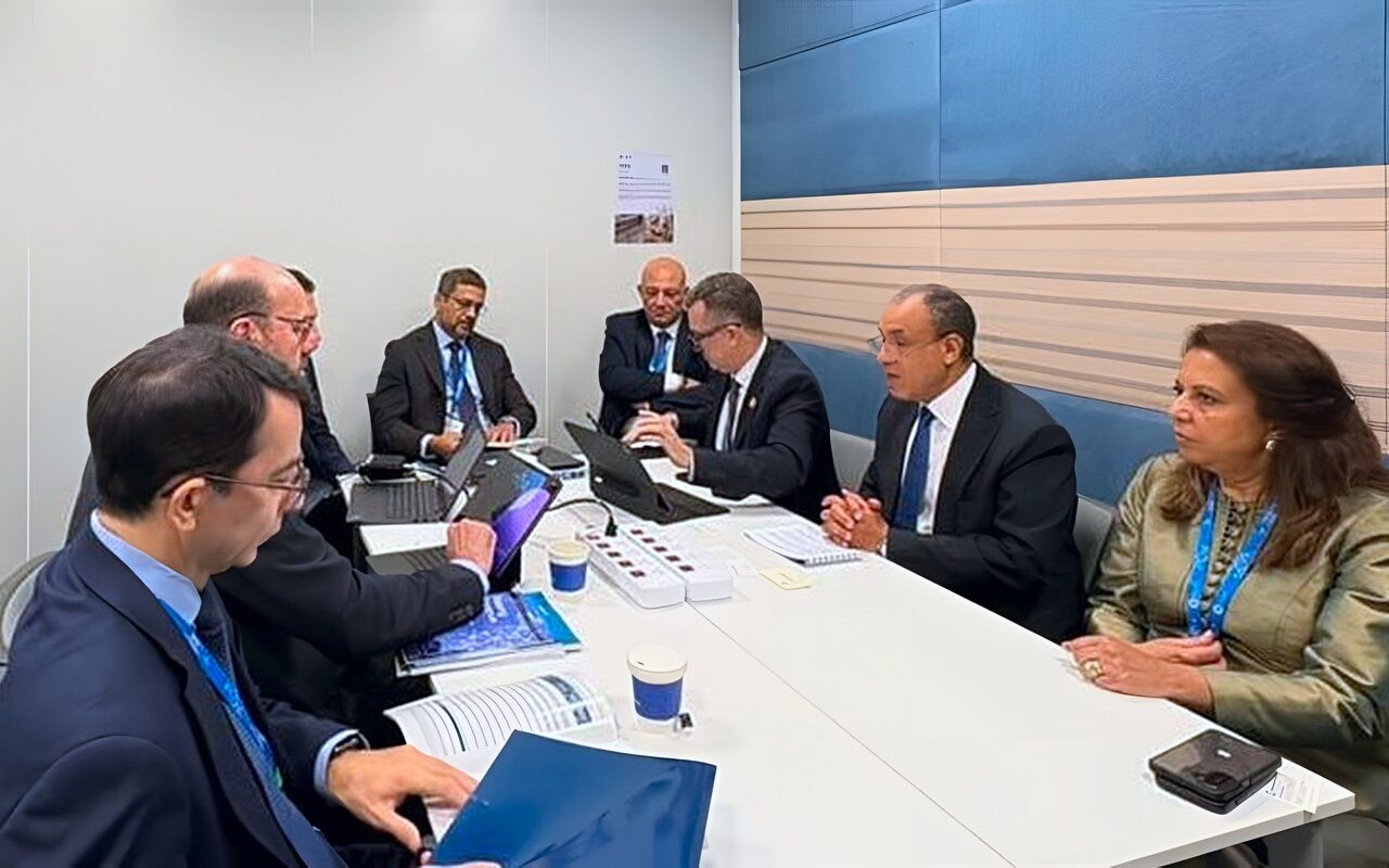 وزير الخارجية يلتقي كبير الاقتصاديين ونائب الرئيس الأول لاقتصاديات التنمية بمجموعة البنك الدولي