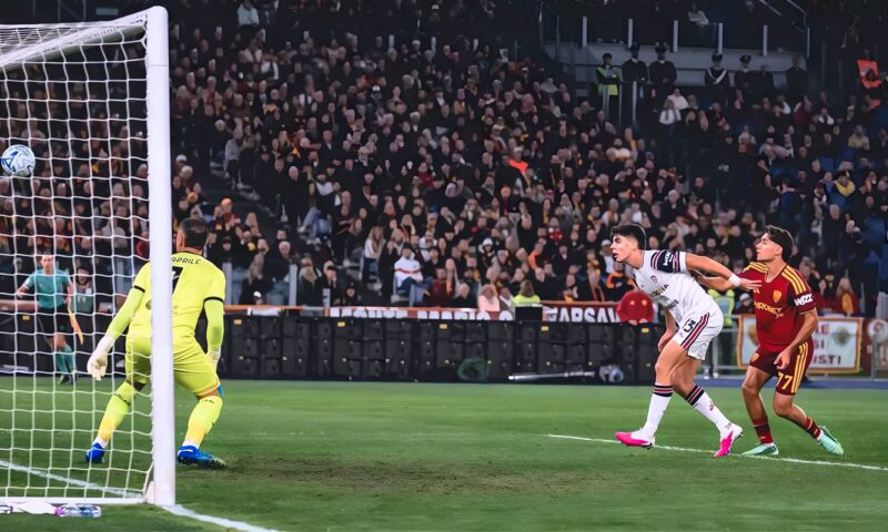 روما يحول تأخره إلى انتصار مثير على كالياري بنتيجة 4-2 في الدوري الإيطالي