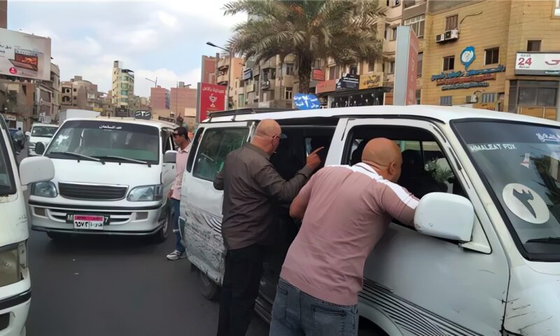 مواقف الفيوم تشن حملة على سيارات النقل الجماعي والتاكسي لمخالفتهم خطوط السير والتعريفة
