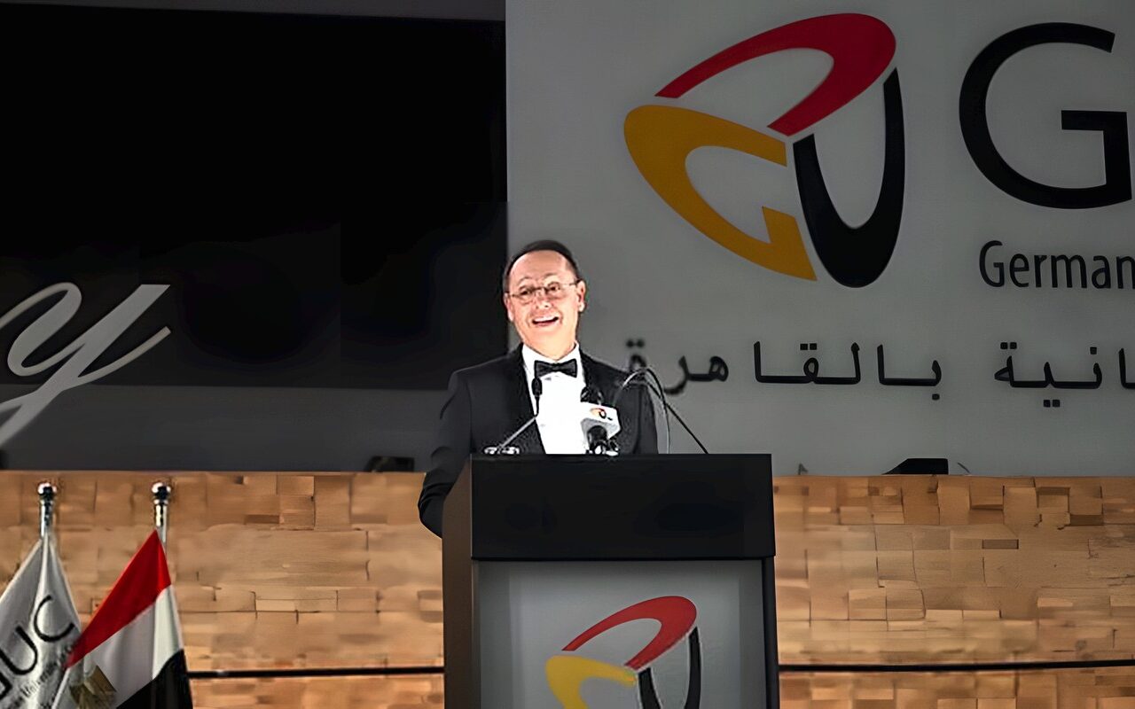أشرف منصور: التعليم والعلم بوابة لإرساء ثقافة السلام