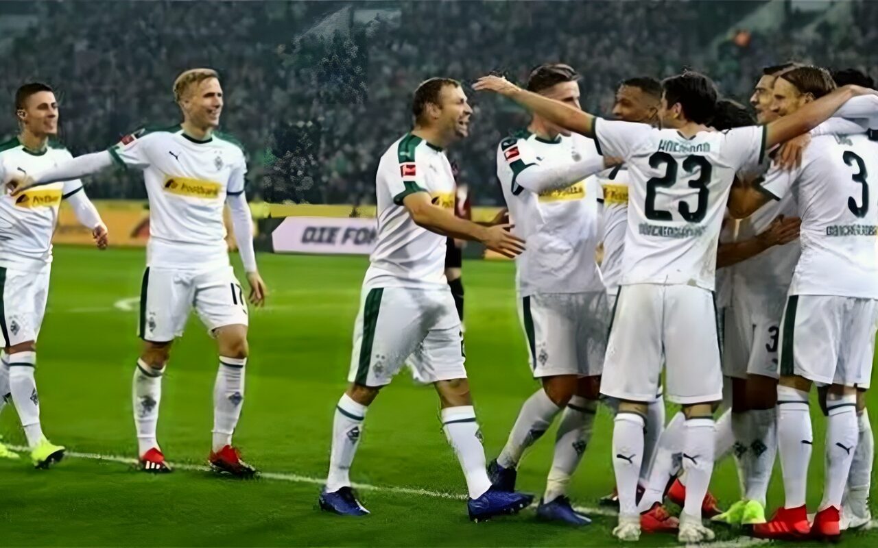 الدوري الألماني، مونشنجلادباخ يحقق فوزه الأول بثلاثية مثيرة أمام شتوتجارت