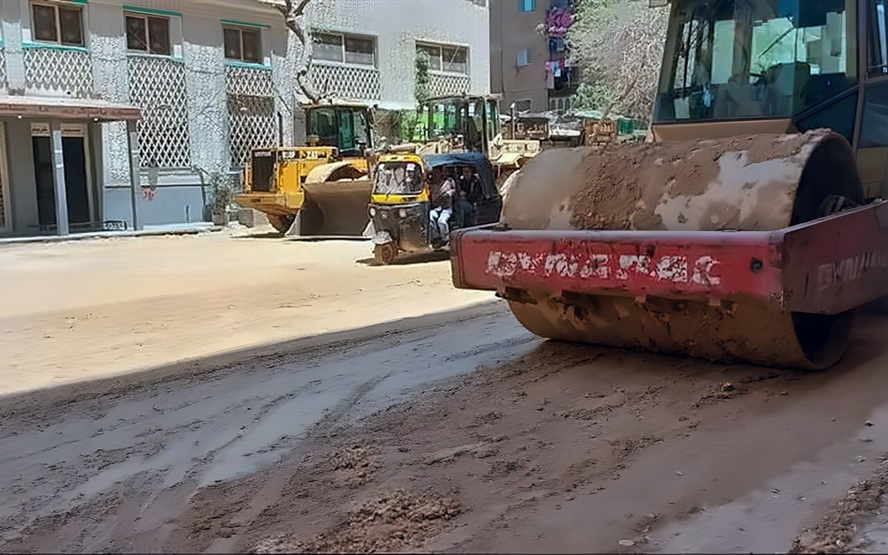 محافظ الجيزة يتابع أعمال تطوير ورصف شارع ناهيا ببولاق الدكرور
