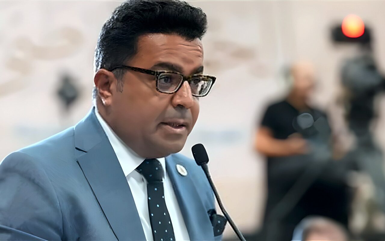 باسل عادل يفتح ملف بطاقة الخدمات المتكاملة: من المسؤول عن معاناة ذوي الهمم؟