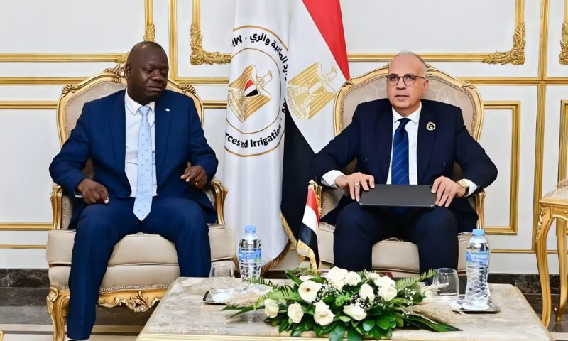 وزير الري يعلن الانتهاء من تنفيذ سوق الأسماك وموقع الإنزال بكاموونجا في أوغندا
