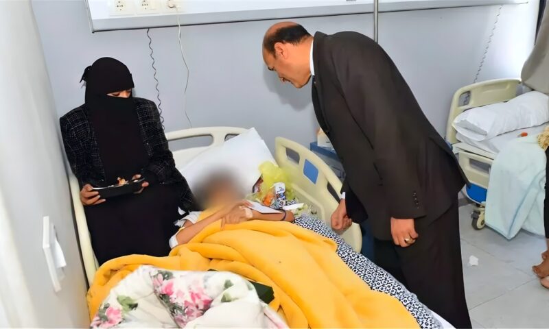 محافظ أسيوط يزور مصابي حادث لاعبي المشروع القومي للموهبة والبطل الأولمبي (صور)