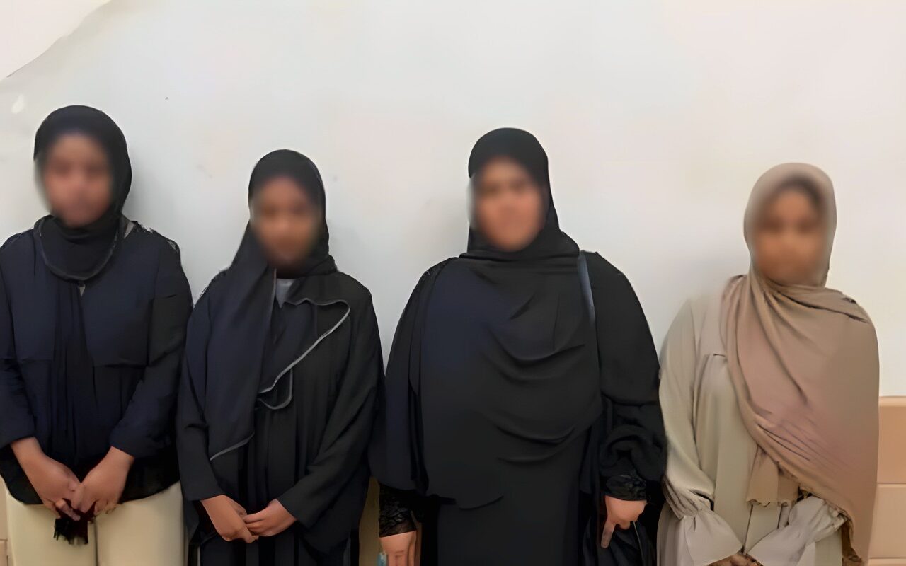 فيديو “طفل مدفون” يشعل مواقع التواصل.. والأجهزة الأمنية تكشف الحقيقة وتضبط 4 سيدات