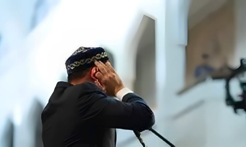 ما حكم الخروج من المسجد بعد سماع الأذان الموحَّد؟ دار الإفتاء تجيب