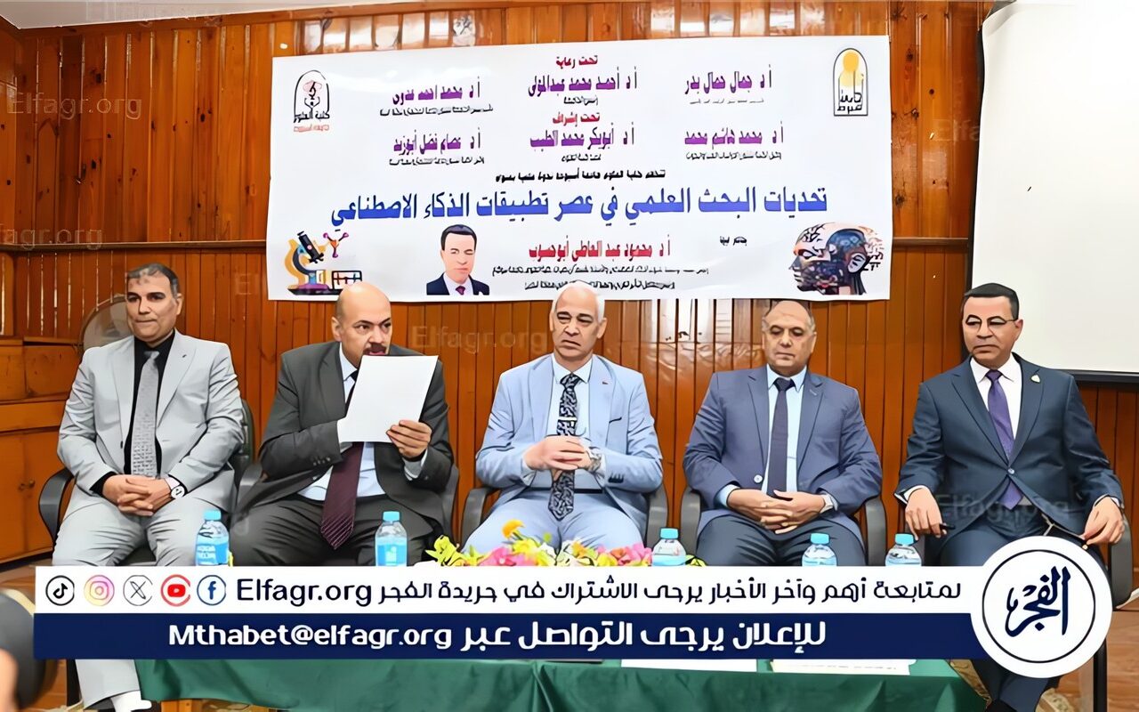 رئيس جامعة أسيوط يشهد ندوة حول تحديات البحث العلمي بكلية العلوم ويناقش الرؤية الاستراتيجية للتحول الرقمي للجامعة