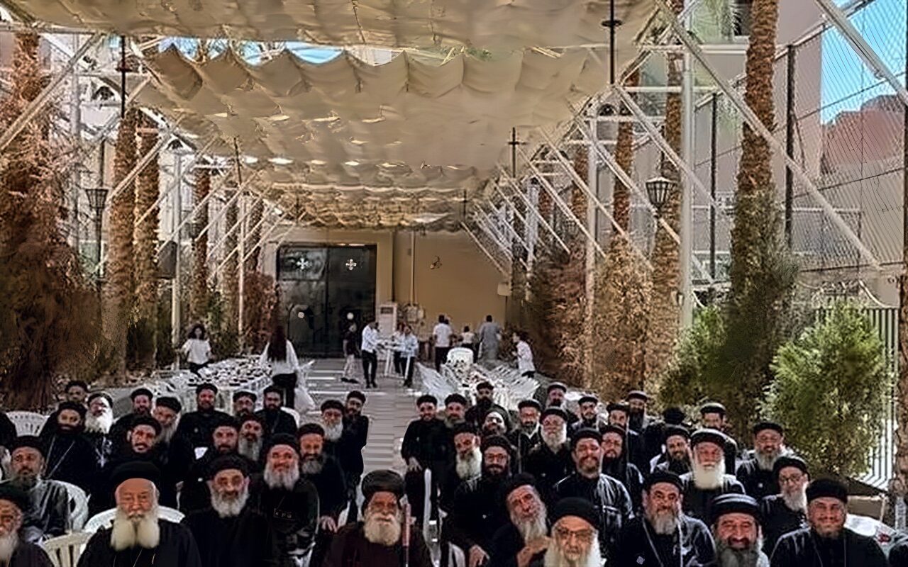الأنبا جوارجيوس يناقش ترتيبات الخدمة مع كهنة إيبارشية مطاي