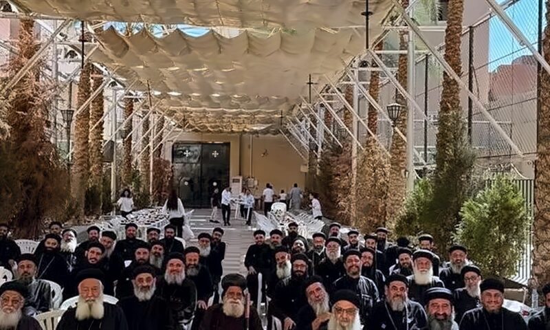 الأنبا جوارجيوس يناقش ترتيبات الخدمة مع كهنة إيبارشية مطاي