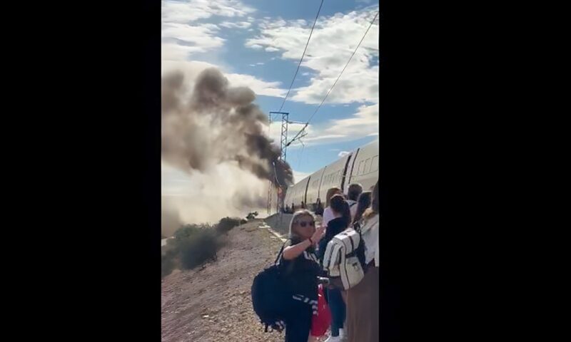 حريق بقطار فائق السرعة يوقف حركة القطارات بين مدريد وبرشلونة