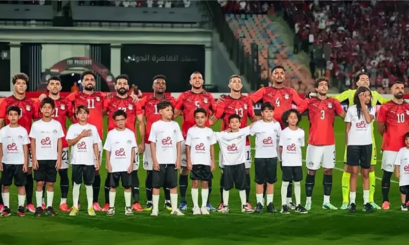 غياب شبه تام للجماهير المصرية قبل مواجهة جنوب أفريقيا (فيديو)