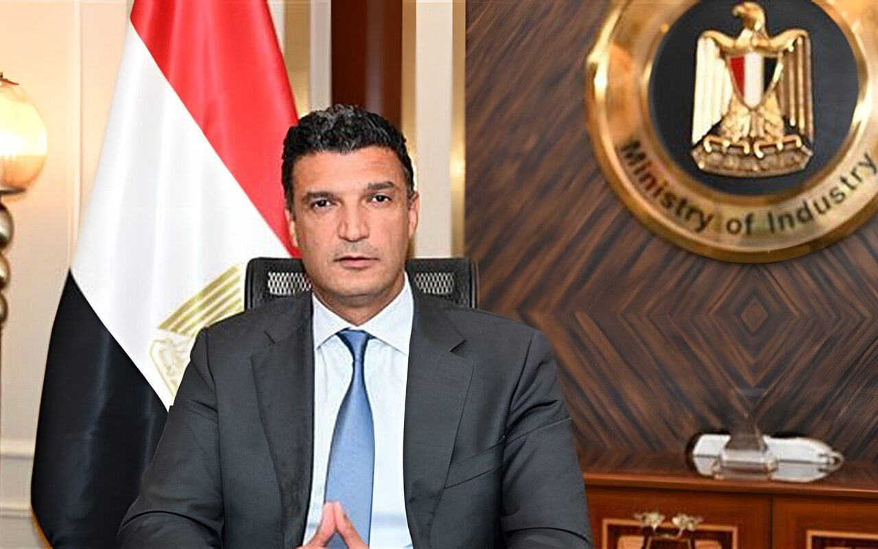 الصناعة تدعو المصانع المتعثرة للاستفادة من صندوق إعادة الهيكلة برأسمال مليار جنيه