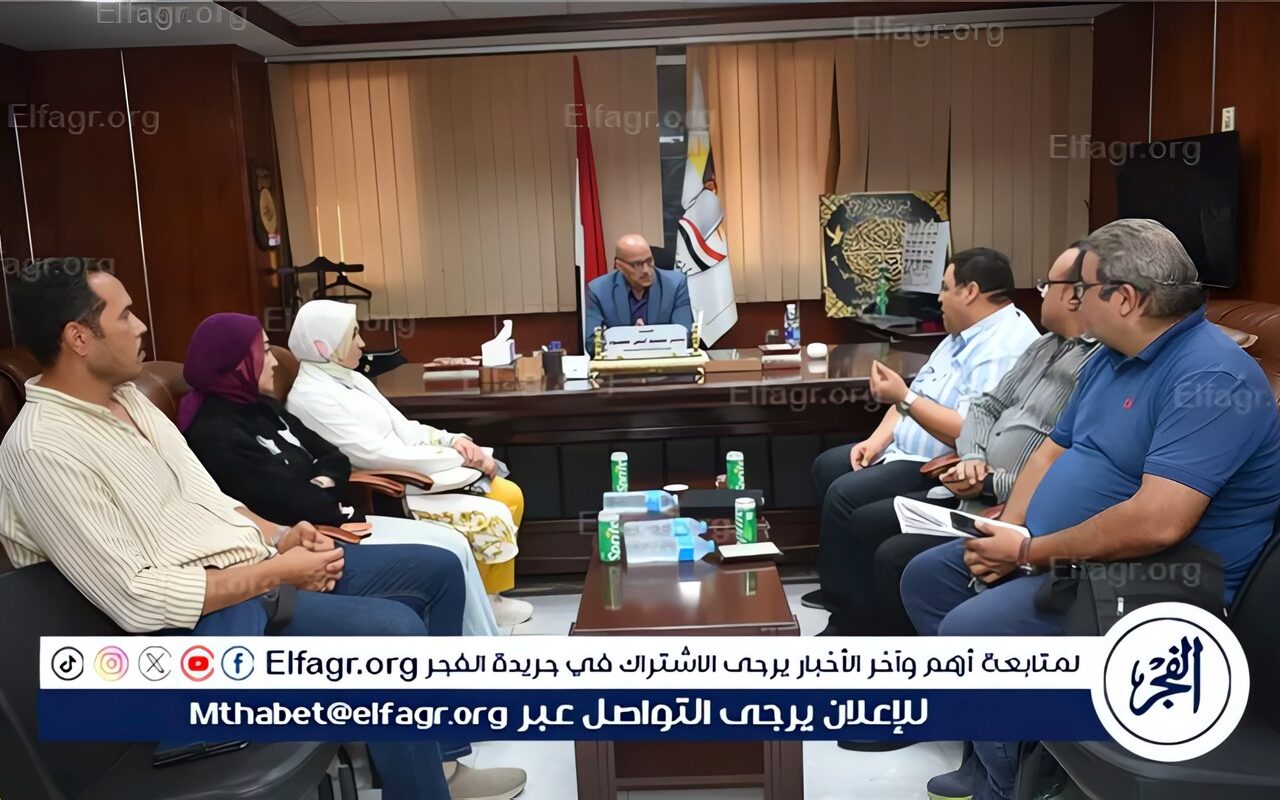 تعليم سوهاج والتأمين الصحي يبحثان تعزيز الرعاية الصحية بالمدارس