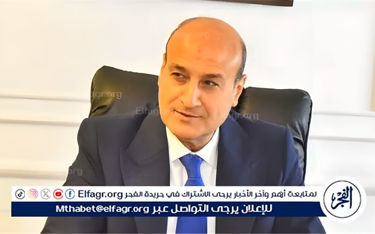 محافظ أسيوط يوجه بقافلة طبية مجانية بالفتح ودعم طرق البداري بـ60 عمود إنارة