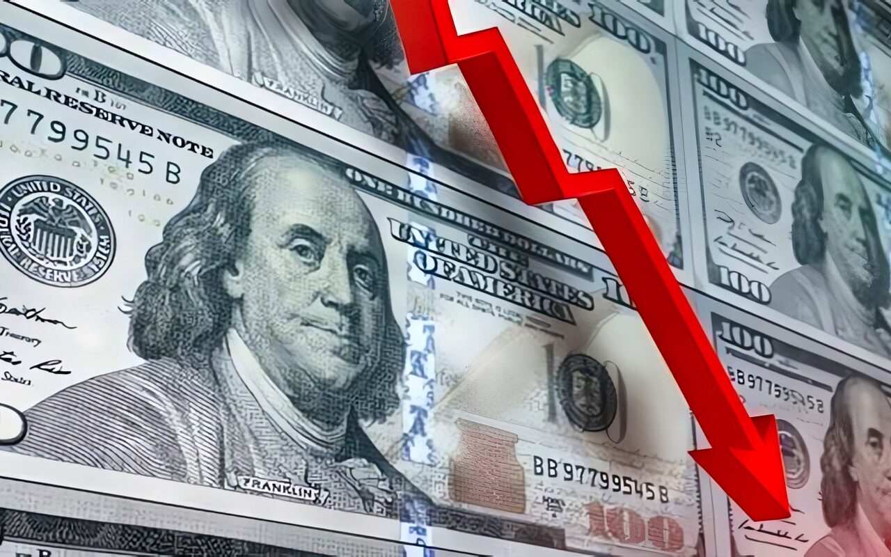 عقب انخفاضه أمس .. أقل سعر لصرف الدولار في البنوك اليوم الخميس