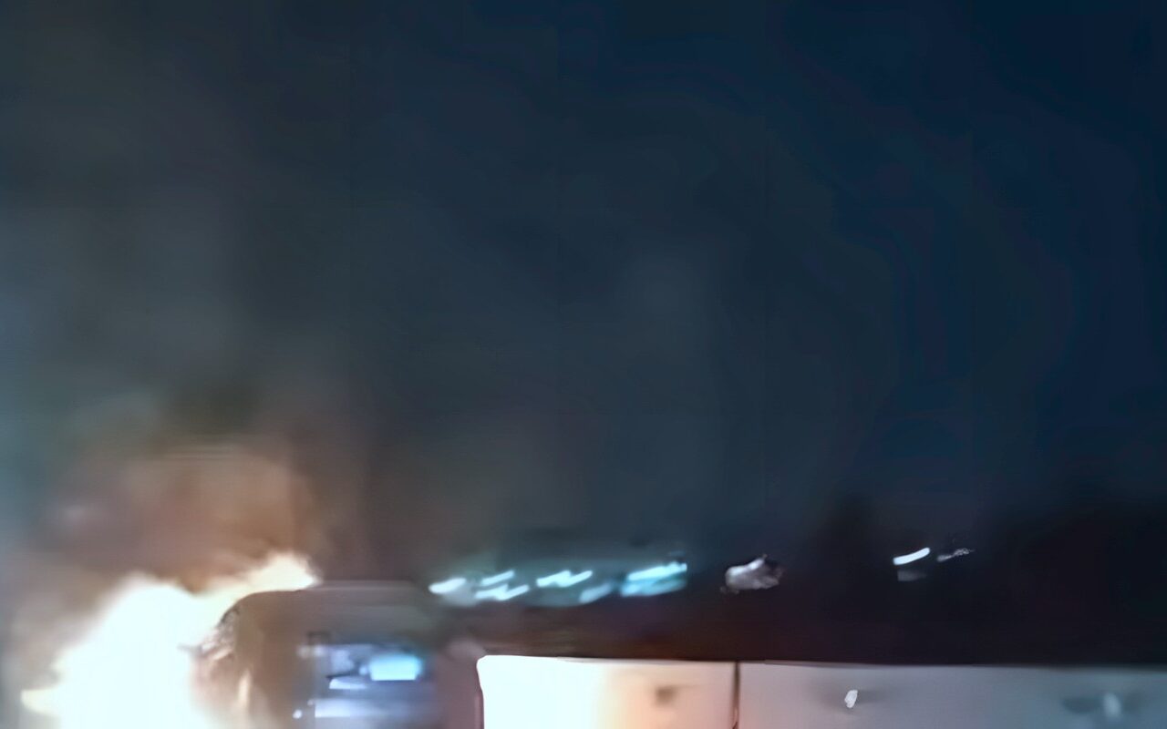 اشتعال النيران في سيارة ملاكي بطريق شبرا بنها الحر.. والحماية المدنية تتدخل للسيطرة على الحريق