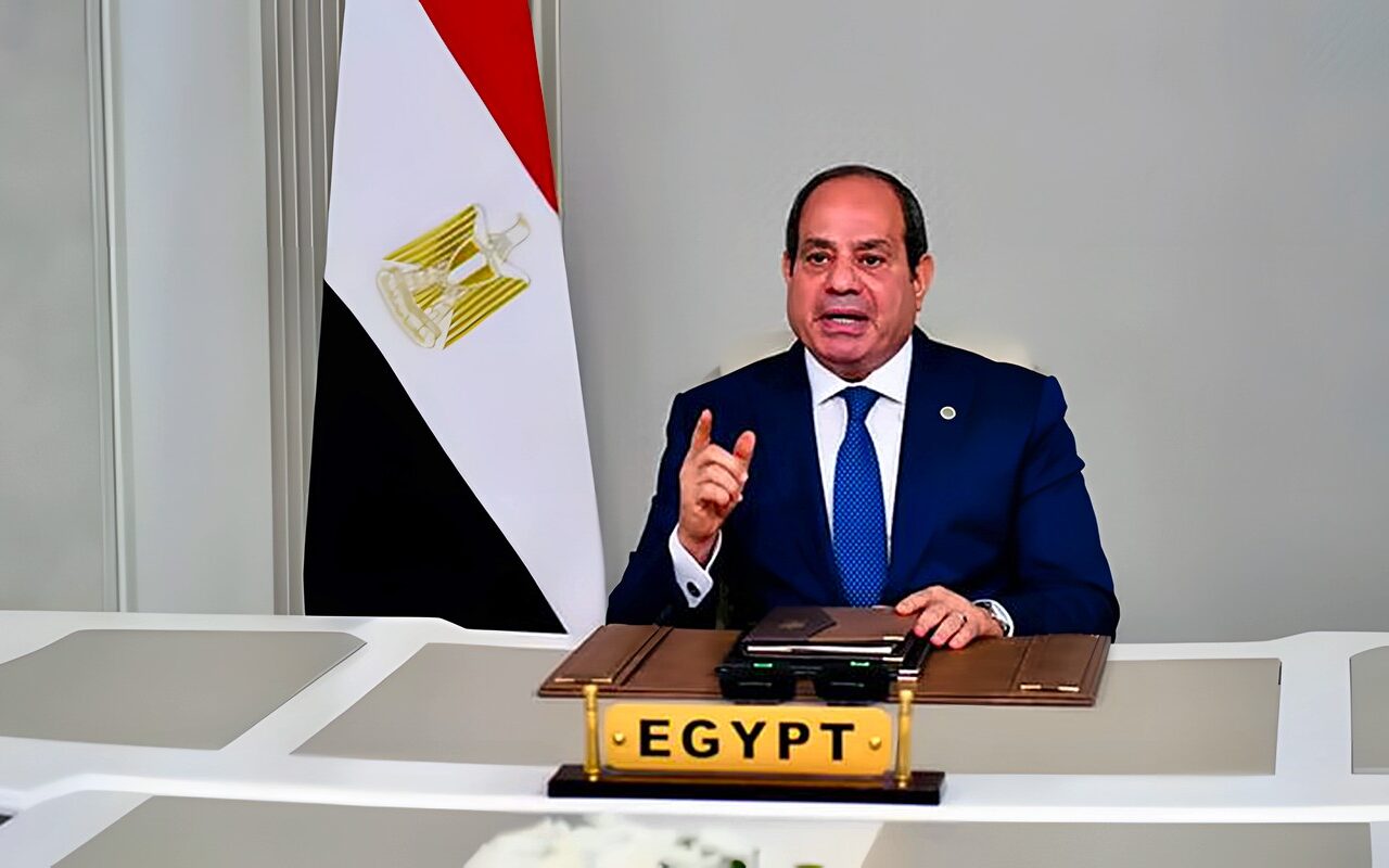 السيسي لرئيس الاتحاد الأفريقي: موقفنا ثابت في الحفاظ على حقوق مصر ومصالحها المائية باعتبارها قضية وجودية.. نحذر من مخاطر الإجراءات الأحادية ونرفض توظيف ملف مياه النيل لتحقيق مكاسب سياسية