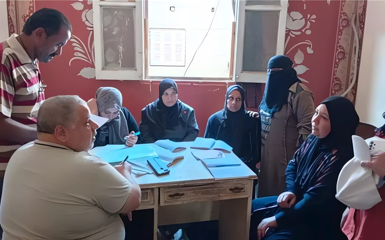 محافظ أسيوط يتابع استعدادات فصول محو الأمية لامتحانات أكتوبر 2026