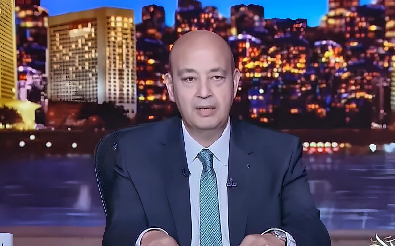 عمرو أديب ينتقد استبدال الأشجار بالنخيل: لا يعوض الظل الذي توفره الأشجار القديمة