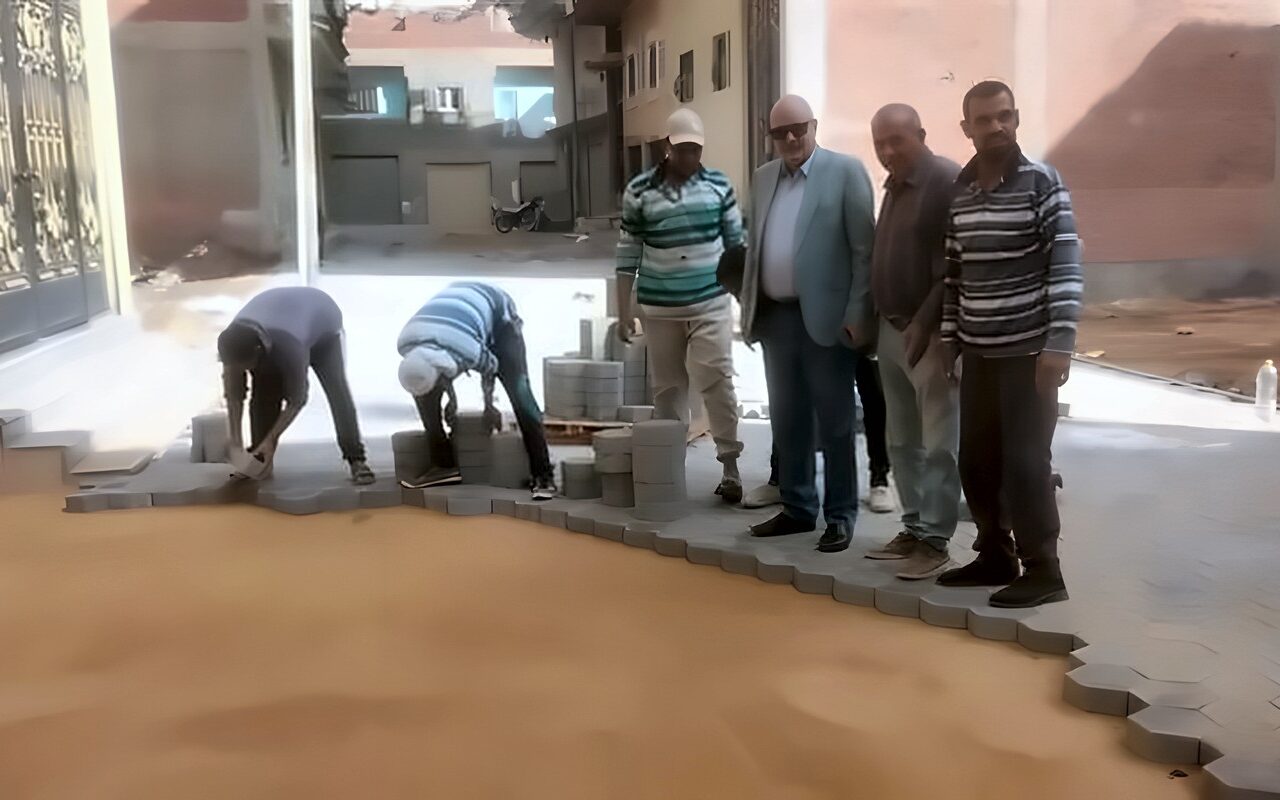 محافظ الشرقية: استكمال تطوير شوارع مدينة الحسينية بتركيب بلاط الإنترلوك