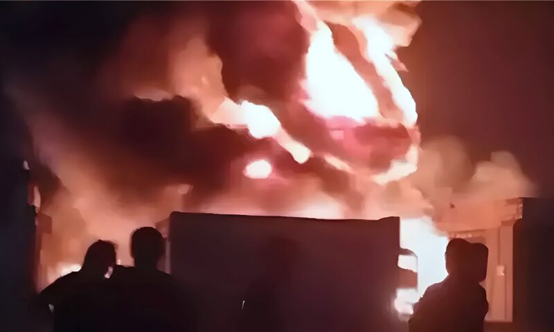 إخماد حريق داخل منزل في قرية قصر الصياد بقنا