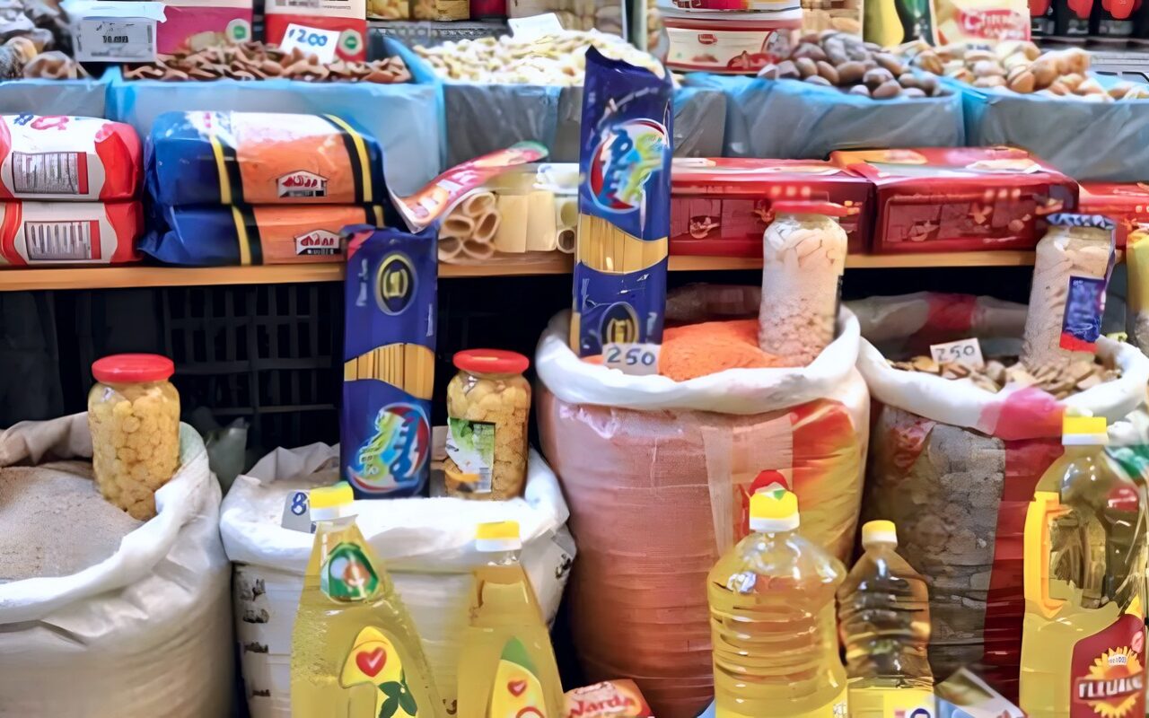 زيادة بالمستورد والمحلي، عضو شعبة المواد الغذائية يكشف خريطة أسعار السلع بمصر بعد قفزات الدولار