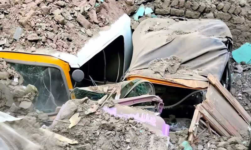 انهيار منزل من 3 طوابق بأبوقرقاص في المنيا