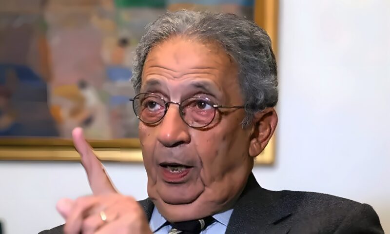 الوزير الذي أحبه الشارع العربي، هكذا صنع عمرو موسى ظاهرة “الدبلوماسي النجم”