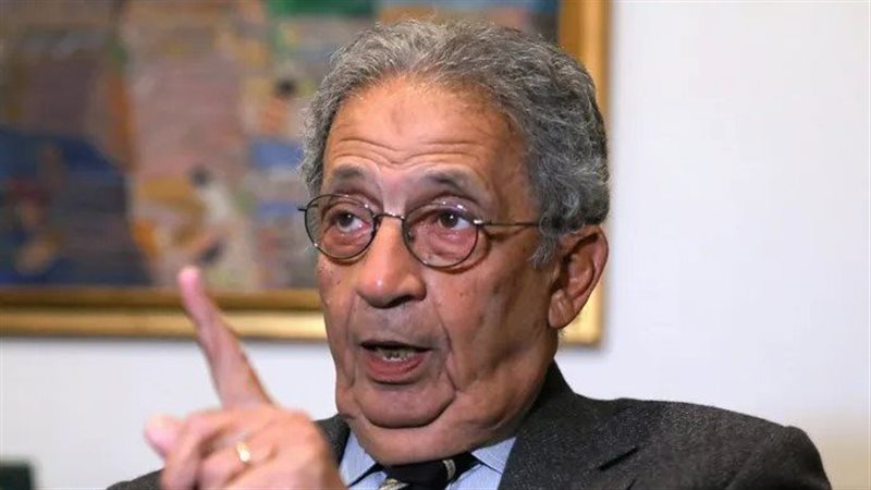 الوزير الذي أحبه الشارع العربي، هكذا صنع عمرو موسى ظاهرة “الدبلوماسي النجم”