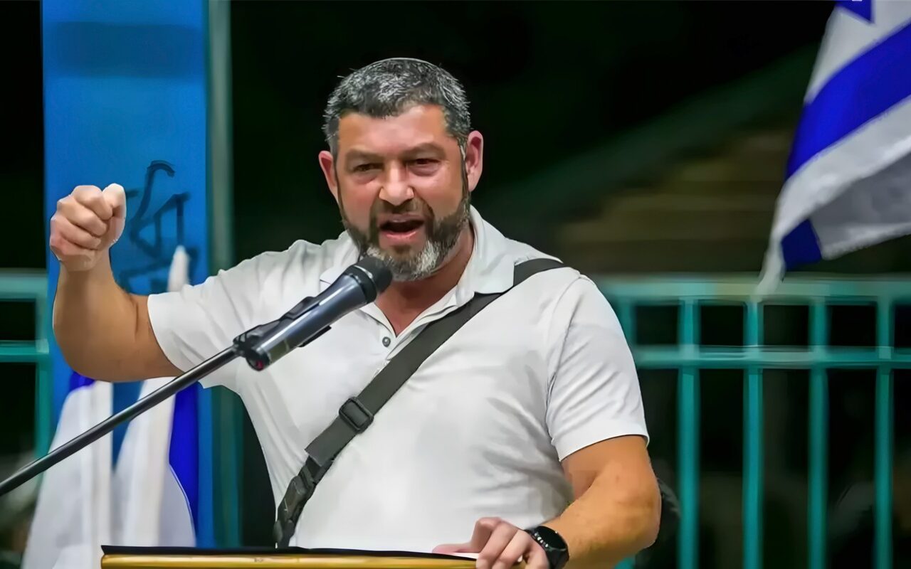 ائتلاف نتنياهو يحمل رئيس حزب “شعب إسرائيل” مسؤولية إهدار أصوات اليمين في الانتخابات