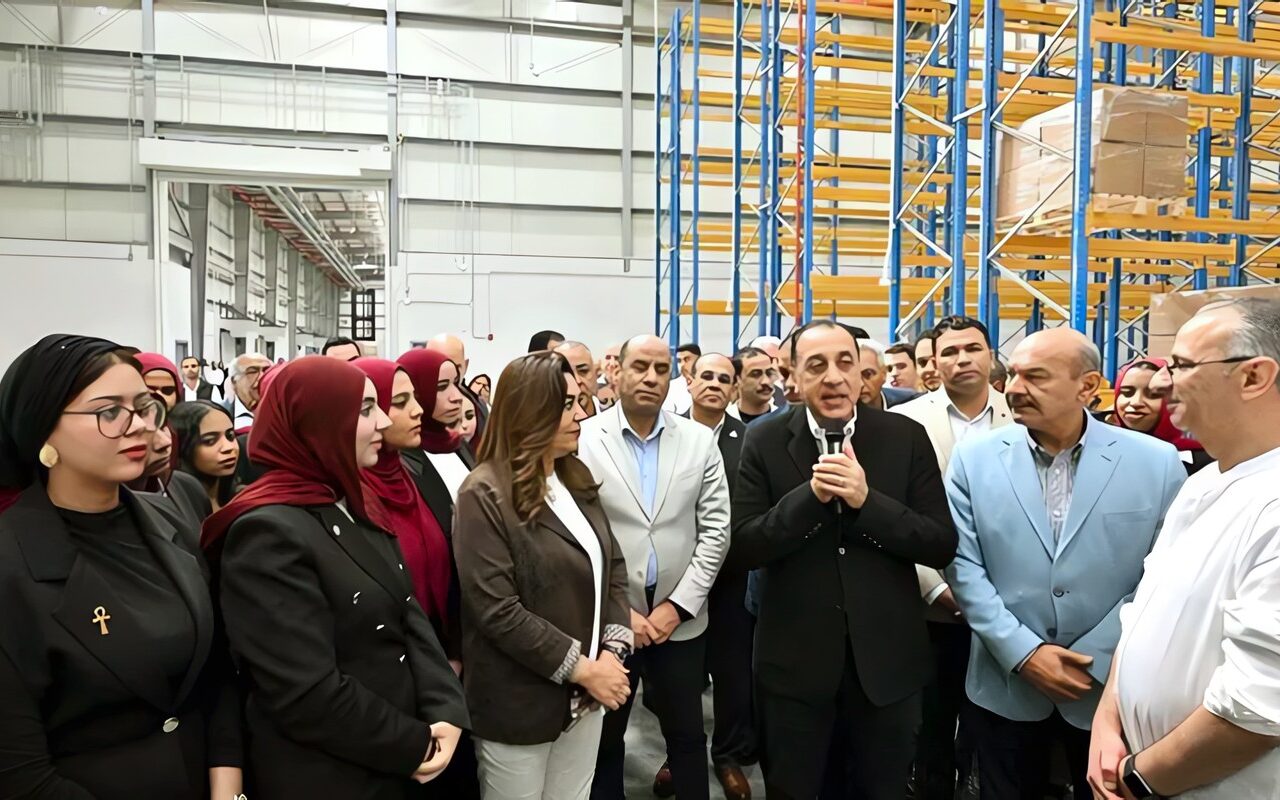 مدبولي يفتتح مستودع السويس للسلع الغذائية بسعة 75 ألف بالت تخزين