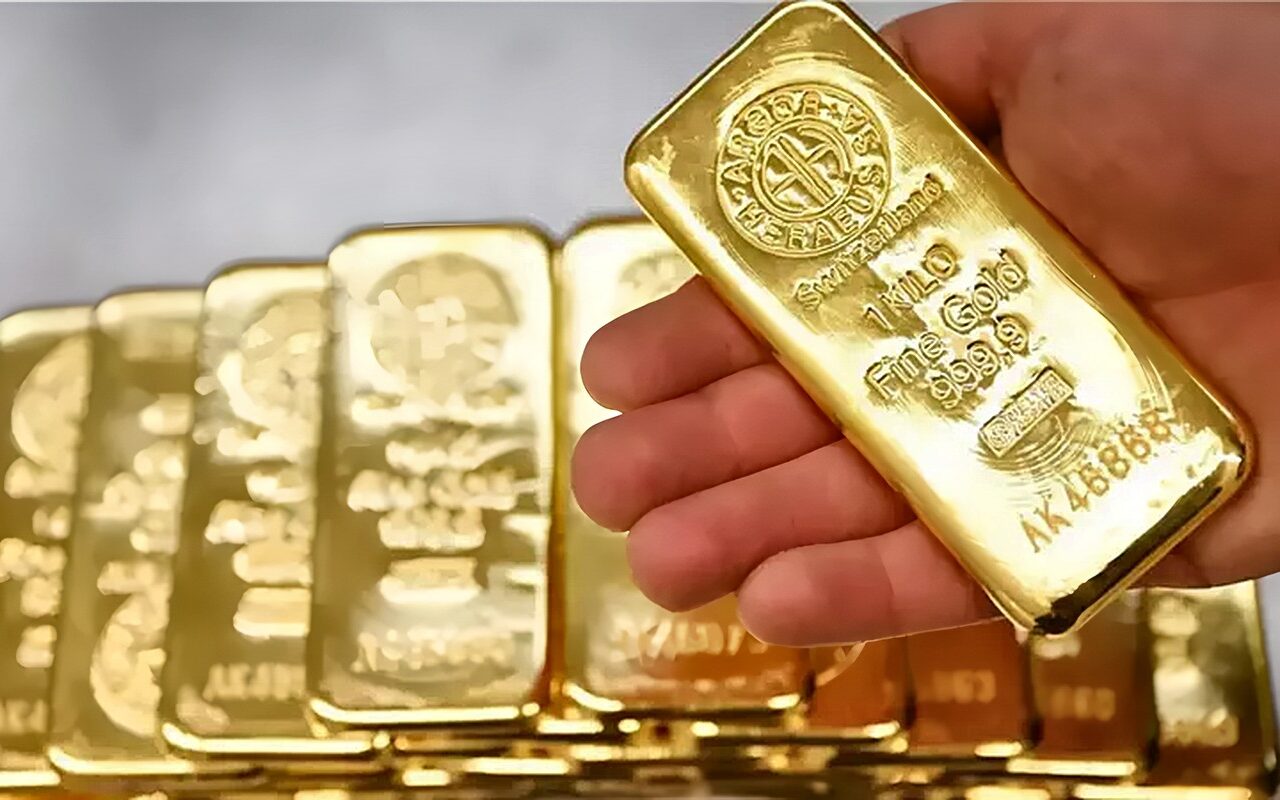 الذهب يتراجع ويتجه لخسارة أسبوعية بعد ارتفاع الدولار وقبل بيانات الوظائف الأمريكية